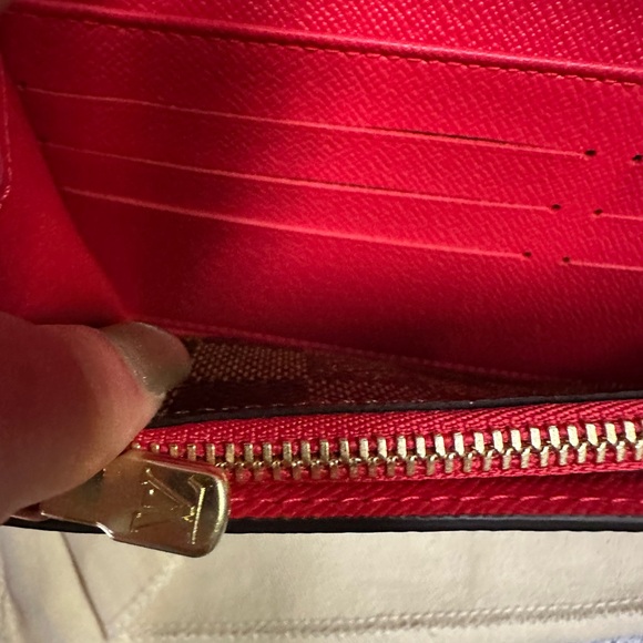 Tracking number - Picture 15 of 16